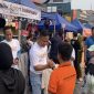 Wali Kota Depok, Supian Suri saat mengunjungi salah satu UMKM pada acara Fun Walk Hari Komedi Nasional yang diselenggarakan oleh PASKI pada Minggu (27/09/2026). (Sumber foto: Siaran Depok/AN Rafi)