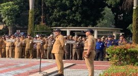 Amanat apel yang disampaikan oleh Wakil Wali Kota (Wawalkot) Depok, Chandra Rahmansyah pada Apel Pagi di Lapangan Balai Kota Depok, Senin (28/09/26). (Sumber foto: Siaran Depok/AN Rafi)