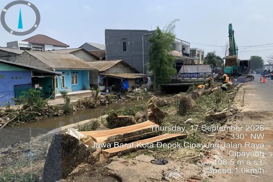 Perbaikan Jalan Cipayung, khususnya ruas Jembatan Serong-Muhidin, sedang dikerjakan oleh Bidang Bina Marga DPUPR Kota Depok. (Foto: DPUPR)