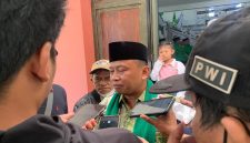 Wali Kota Depok, Supian Suri saat diwawancarai di daerah Sawangan. (Minggu, 6 September 2026). (Foto: Siaran Depok/AN Rafi)