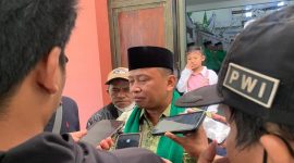 Wali Kota Depok, Supian Suri saat diwawancarai di daerah Sawangan. (Minggu, 6 September 2026). (Foto: Siaran Depok/AN Rafi)
