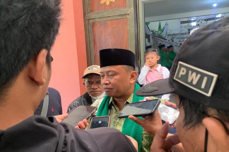 Wali Kota Depok, Supian Suri saat diwawancarai di daerah Sawangan. (Minggu, 6 September 2026). (Foto: Siaran Depok/AN Rafi)