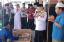 Prosesi peletakan batu pertama pembangunan Masjid Al Maghfirah di Kelurahan Baktijaya, Kecamatan Sukmajaya, Kota Depok. Sumber foto: Siaran Depok/AN Rafi