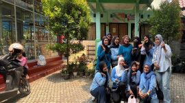 Ketua Komite SDN Sukatani 4 Ibu Indah dan para jajaran komite sekolah. (Sumber foto: Istimewa)