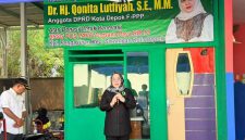 Pendiri QL Center yang juga anggota DPRD Kota Depok, Qonita Lutfiyah saat meresmikan renovasi PAUD Angsana Raya RW 12, Pengasinan, Sawangan, Kota Depok. (Sumber foto: Siaran Depok/AN Rafi)