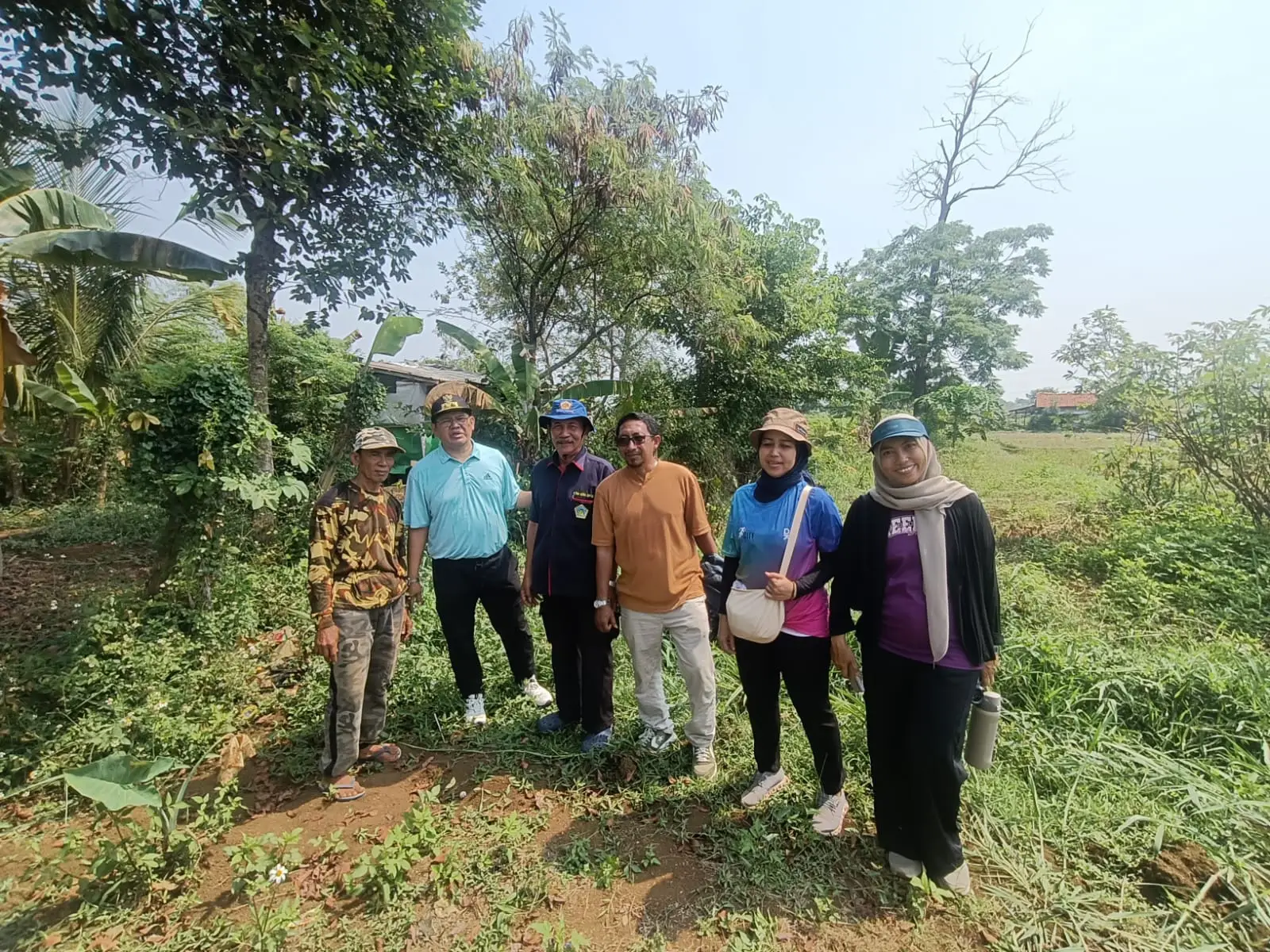 Pemantauan lokasi titik sumur irigasi bantuan Kementan RI di Kelurahan Cimpaeun. (Foto: Kelurahan Cimpaeun)