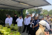 Wakil Wali Kota Depok, Chandra Rahmansyah, memantau langsung pengujian BDKT Gas LPG 3 kg di SPBE Catur Jaya Perkasa, Jalan Raya Tapos, Cimpaeun, pada Rabu (16/9/2026).