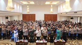 Wali Kota Depok, Supian Suri bersama Kapolres Metro Depok, Kombes Pol. Christian Rony Putra berfoto bersama pada acara Sosialisasi Pencegahan Tawuran di Lantai 10 Gedung Dibaleka 2. (Kamis, 3 September 2026). (Sumber foto: Siaran Depok/AN Rafi)