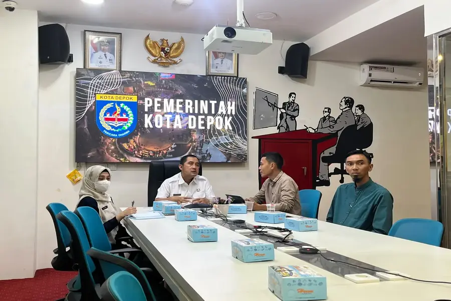 Melalui Zoom Meeting dari Ruang DeCor Balai Kota Depok Lantai 5, Wakil Wali Kota Depok Chandra Rahmansyah mengikuti Rapat Dengar Pendapat dengan Komisi II DPR RI, Selasa (15/9/2026). (Foto: Diskominfo Depok)