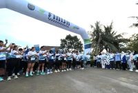 Wali Kota Depok Supian Suri bersama Dirut PT Tirta Asasta M. Olik Abdul Holik saat membuka ajang Asasta Fun Run 2025. (Dok. PT Tirta Asasta)
