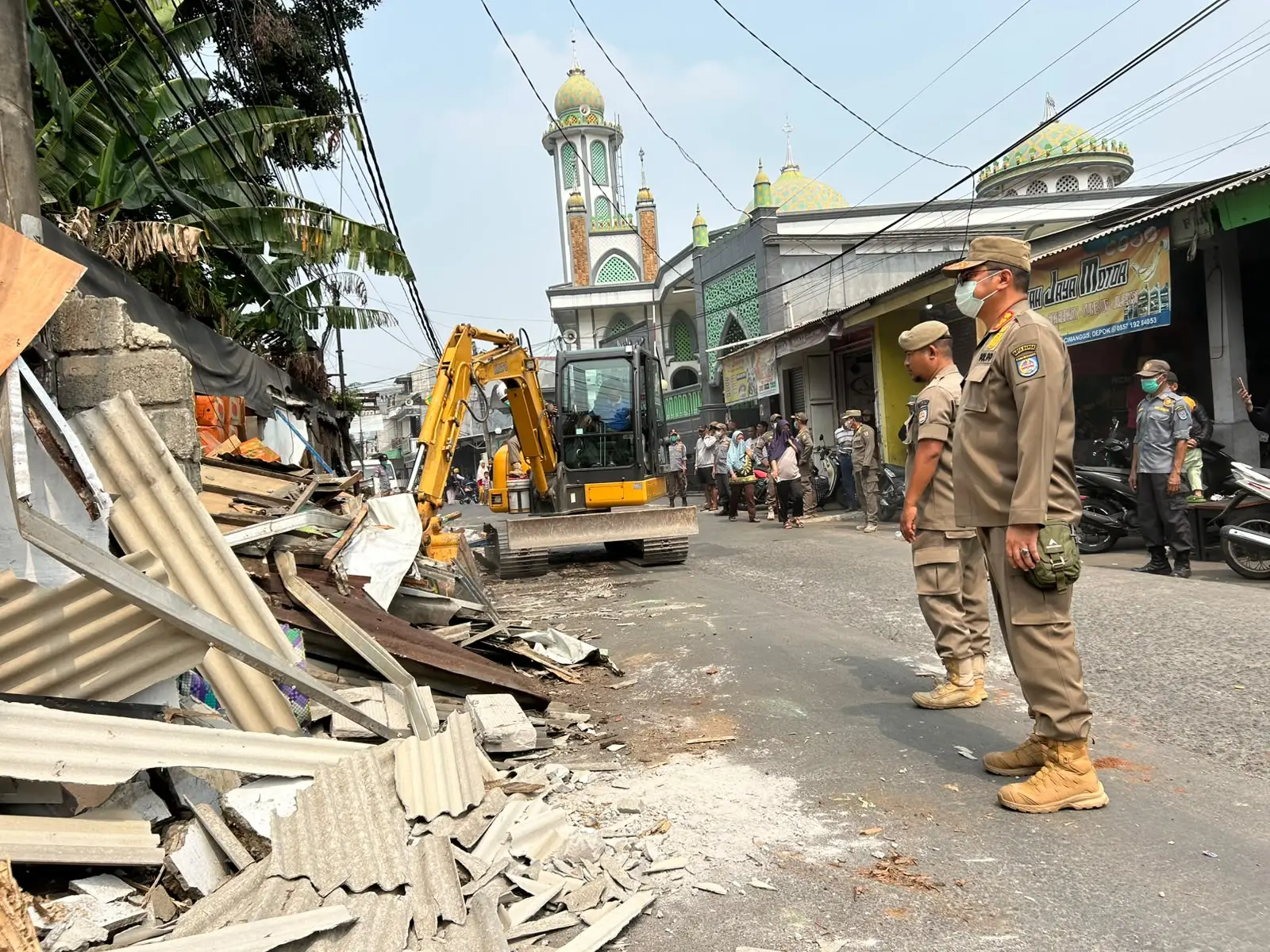 Puluhan bangunan liar di Jalan Menpor, Kecamatan Cimanggis, ditertibkan oleh Satpol PP Kota Depok pada Kamis (15/10/26). (Foto: Diskominfo Depok)