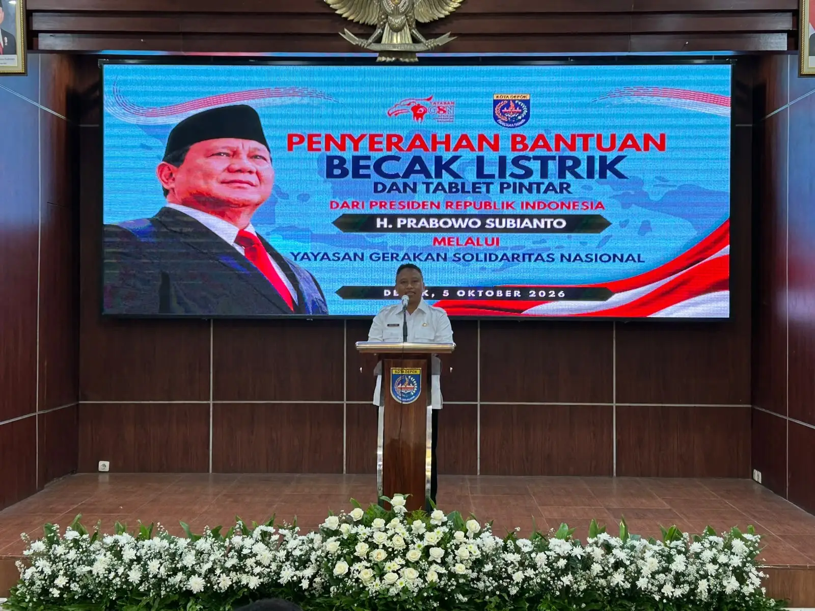 Arahan pada agenda serah terima becak listrik dan tablet pintar bantuan Presiden RI disampaikan oleh Wali Kota Depok, Supian Suri pada Senin (05/10/26). (Foto: Diskominfo Depok)