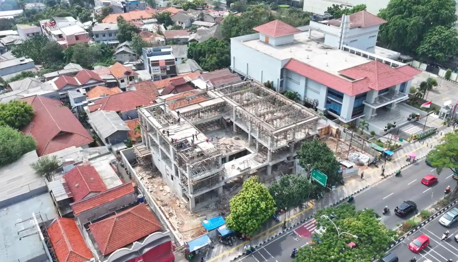 Perkembangan proyek konstruksi Gedung Rumah Kreatif Anak Istimewa (RKAI) yang berlokasi di Kelurahan Pondok Cina, Kecamatan Beji, Kota Depok. (Foto: Diskominfo)