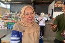 Kepala Dinas Lingkungan Hidup dan Kebersihan Kota Depok, Reni Siti Nuraeni, saat diwawancarai setelah giat Opsih di Jalan Pemuda, Pancoran Mas pada Jumat (09/10/2026). (Sumber foto: Siaran Depok/AN Rafi)