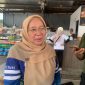 Kepala Dinas Lingkungan Hidup dan Kebersihan Kota Depok, Reni Siti Nuraeni, saat diwawancarai setelah giat Opsih di Jalan Pemuda, Pancoran Mas pada Jumat (09/10/2026). (Sumber foto: Siaran Depok/AN Rafi)
