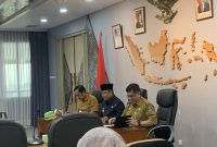 Wali Kota Depok, Supian Suri memimpin rapat koordinasi mengenai tata kelola Pasar Cisalak yang bertempat di Ruang Rapat Edelweis, Senin (5/10/2026). (Sumber foto: Siaran Depok/AN Rafi)