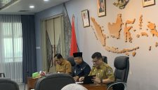 Wali Kota Depok, Supian Suri memimpin rapat koordinasi mengenai tata kelola Pasar Cisalak yang bertempat di Ruang Rapat Edelweis, Senin (5/10/2026). (Sumber foto: Siaran Depok/AN Rafi)