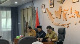 Wali Kota Depok, Supian Suri memimpin rapat koordinasi mengenai tata kelola Pasar Cisalak yang bertempat di Ruang Rapat Edelweis, Senin (5/10/2026). (Sumber foto: Siaran Depok/AN Rafi)