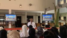 Pelatihan guru matematika berbasis metode GASING di SMAN 4 Depok resmi dibuka oleh Wali Kota Depok, Supian Suri pada Rabu (07/10/26). (Kredit foto: Siaran Depok/AN Rafi)
