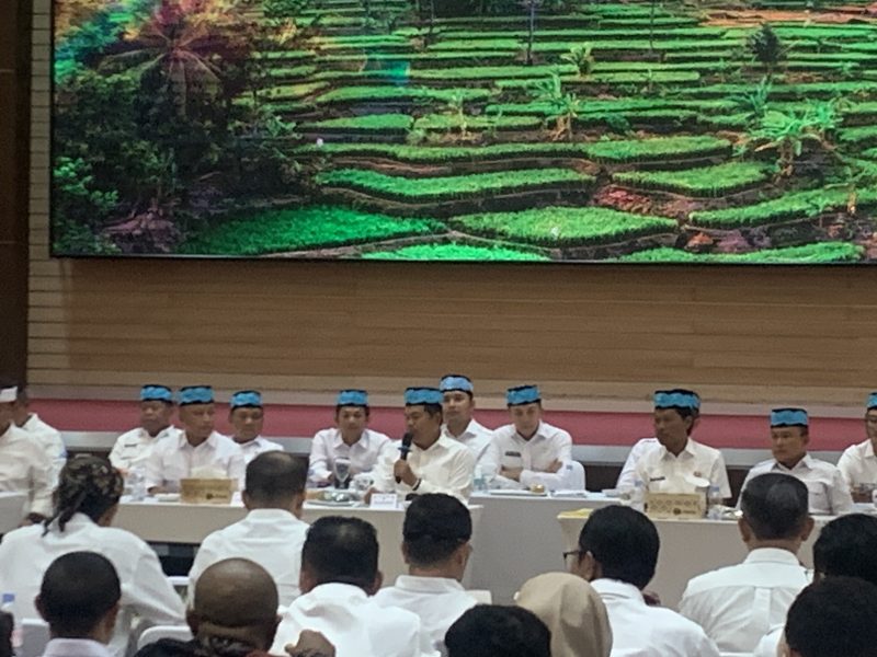 Gubernur Jawa Barat, Dedi Mulyadi menggelar rapat koordinasi lintas daerah bersama pimpinan daerah se-Jawa Barat di Balai Kota Depok, Rabu (07/10/26). (Sumber foto: Siaran Depok/AN Rafi)