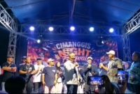 Wali Kota Depok, Supian Suri hadir dan memberikan sambutan pada gelaran Cimanggis Night Festival di Lapangan Komplek Paspampres, Kelurahan PGS, Kecamatan Cimanggis, Sabtu (10/10/26) malam. (Sumber foto: Dokumentasi istimewa)