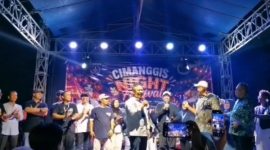 Wali Kota Depok, Supian Suri hadir dan memberikan sambutan pada gelaran Cimanggis Night Festival di Lapangan Komplek Paspampres, Kelurahan PGS, Kecamatan Cimanggis, Sabtu (10/10/26) malam. (Sumber foto: Dokumentasi istimewa)