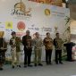 Wakil Wali Kota Depok, Chandra Rahmansyah (ketiga dari kanan) didampingi Kadiskominfo dan Sekdisporyata membuka Harmoni Angklung 2026 di Depok Town Square, Minggu (11/10/26). (Sumber foto: Siaran Depok/AN Rafi)