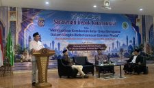 Sambutan dalam agenda Sarasehan Depok Kota Inklusif Tahun 2026 disampaikan oleh Wakil Wali Kota Depok, Chandra Rahmansyah. Acara tersebut diselenggarakan oleh Komisi Kerukunan Antarumat Beragama MUI Kota Depok pada Rabu (14/10/2026). (Foto: Siaran Depok/AN Rafi)