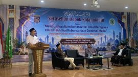 Sambutan dalam agenda Sarasehan Depok Kota Inklusif Tahun 2026 disampaikan oleh Wakil Wali Kota Depok, Chandra Rahmansyah. Acara tersebut diselenggarakan oleh Komisi Kerukunan Antarumat Beragama MUI Kota Depok pada Rabu (14/10/2026). (Foto: Siaran Depok/AN Rafi)