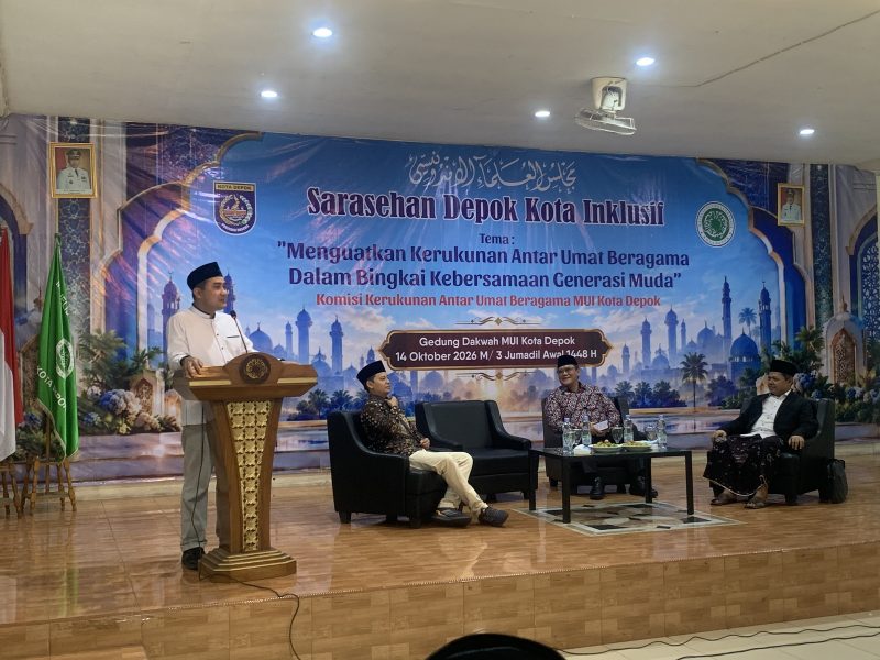 Sambutan dalam agenda Sarasehan Depok Kota Inklusif Tahun 2026 disampaikan oleh Wakil Wali Kota Depok, Chandra Rahmansyah. Acara tersebut diselenggarakan oleh Komisi Kerukunan Antarumat Beragama MUI Kota Depok pada Rabu (14/10/2026). (Foto: Siaran Depok/AN Rafi)