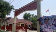 Gedung SDN Depok Baru 8 terlihat jauh lebih layak dan memadai setelah direvitalisasi oleh Kementerian Dikdasmen RI. (Foto: Siaran Depok/AN Rafi)