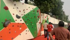 Wahana panjat tebing jalur pendek atau bouldering milik Grade di area Lapangan Kukusan , Kecamatan Beji diresmikan pada Selasa (27/10/26). (Sumber foto: Siaran Depok/AN Rafi)