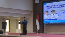 Arahan kepada pengurus Koperasi Kelurahan Merah Putih di Kota Depok disampaikan oleh Wali Kota Depok, Supian Suri yang bertempat di Aula Dibaleka 2 Lantai 10 pada Rabu (28/10/2026). (Sumber foto: Siaran Depok/AN Rafi)