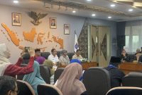 Wakil Wali Kota (Wawalkot) Depok saat rapat pengerahan suporter Porprov di Aula Edelweiss, Kamis (29/10/26). (Foto: Siaran Depok/AN Rafi)