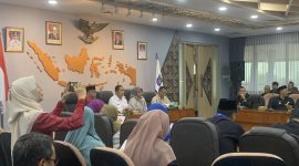 Wakil Wali Kota (Wawalkot) Depok saat rapat pengerahan suporter Porprov di Aula Edelweiss, Kamis (29/10/26). (Foto: Siaran Depok/AN Rafi)