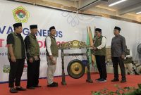 Pemukulan gong sebagai tanda dibukanya Festival Generasi Penerus yang diselenggarakan oleh LDII Kota Depok pada Sabtu (31/10/2026). (Sumber foto: Siaran Depok/AN Rafi)