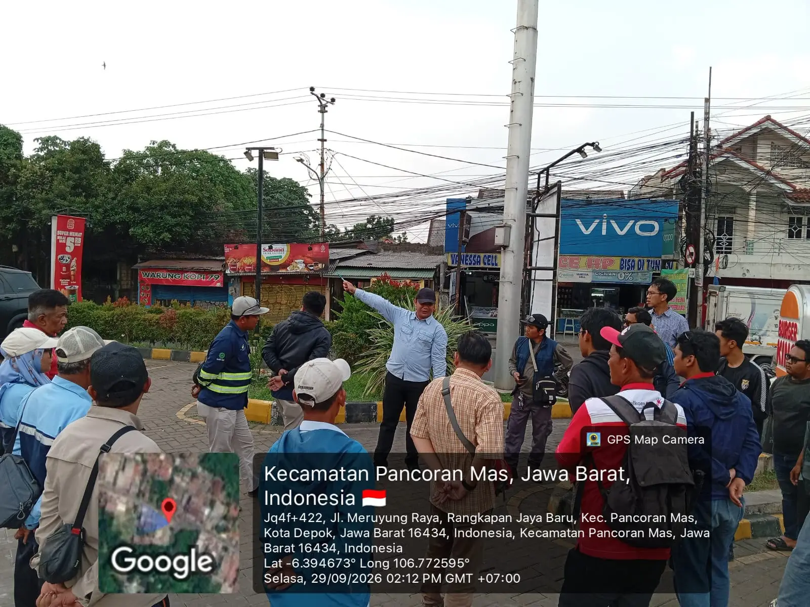 DPUPR, Dinas Perumahan dan Permukiman (Disrumkim), dan jajaran terkait melakukan pemantauan lapangan di Simpang Parung Bingung, Rabu (07/10/26). (Foto: Dok. DPUPR)