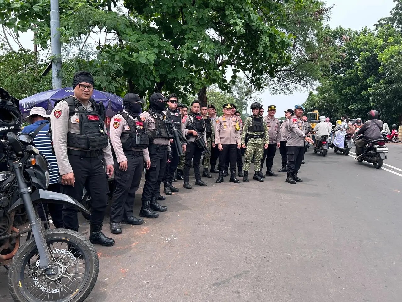 Guna menjaga keamanan dan ketertiban masyarakat (kamtibmas), Polres Metro Depok memperketat penjagaan di Flyover Universitas Indonesia (UI). (Foto: Humas Polres Depok)