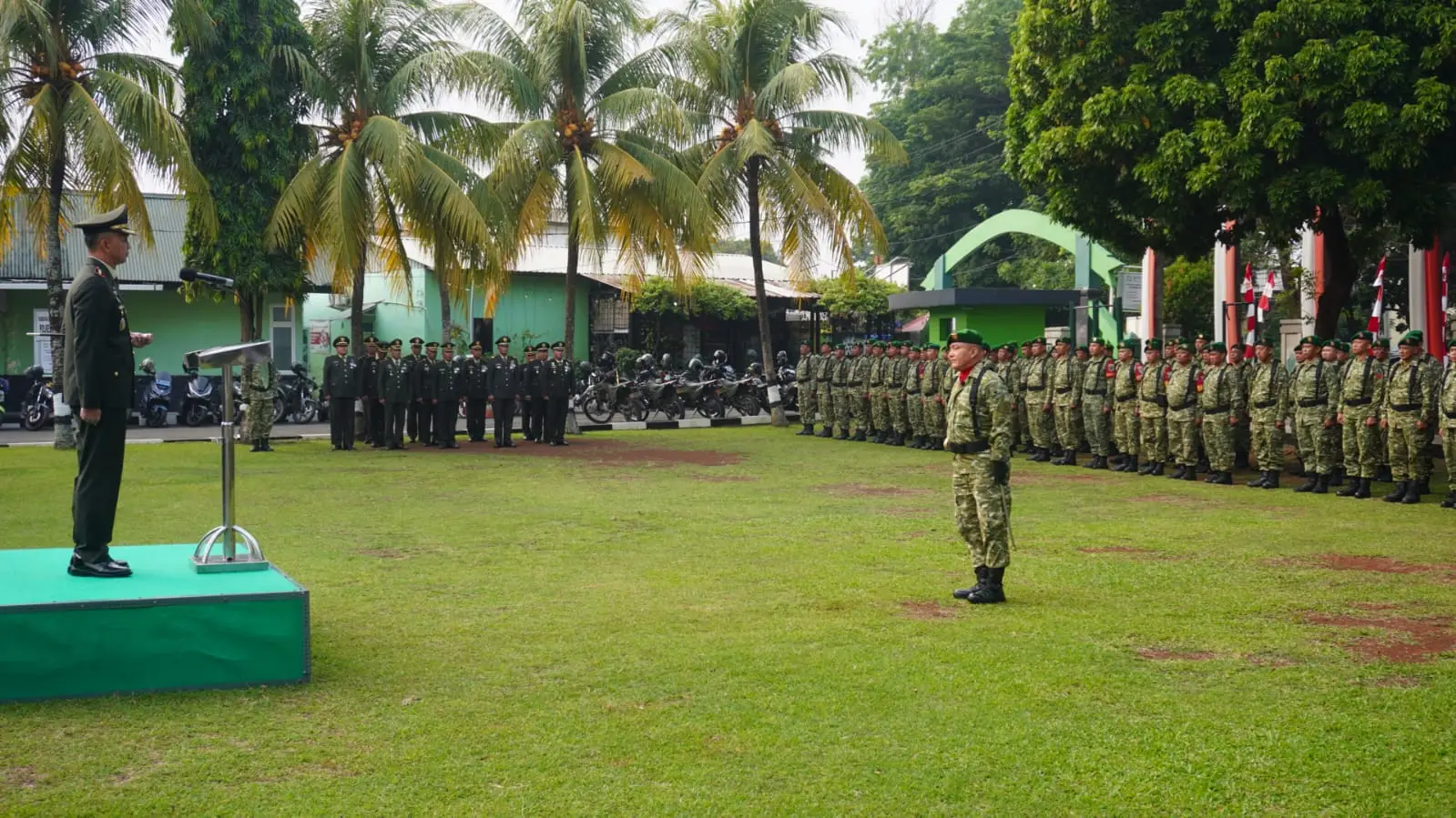 Upacara Peringatan HUT ke-81 TNI di Lapangan Makodim 0508/Depok, Senin (05/10/26). (Foto: Humas Kodim Depok)