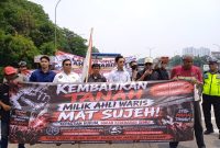 Aksi penyampaian pendapat ihwal tuntutan pengembalian hak tanah di kawasan Tol Cijago, Beji, Depok. Foto: Siaran Depok/Malik Sihite