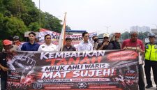 Aksi penyampaian pendapat ihwal tuntutan pengembalian hak tanah di kawasan Tol Cijago, Beji, Depok. Foto: Siaran Depok/Malik Sihite