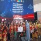 Kepala Bidang Kebudayaan, Pengembangan Kepariwisataan dan Ekonomi Kreatif (Budparekraf) Disporyata Kota Depok, Startik Sartika memberikan apresiasi kepada Sanggar Ayodya Pala pada lomba tari Semarak Nusantara piala Walikota Depok tahun 2026. (Sumber foto: Istimewa)