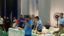 Wakil Wali Kota Depok, Chandra Rahmansyah saat memberikan sambutan sekaligus membuka gelaran Kejurkot PBVSI Kota Depok Tahun 2026 pada Jumat (23/10/2026). (Sumber foto: Siaran Depok/AN Rafi)