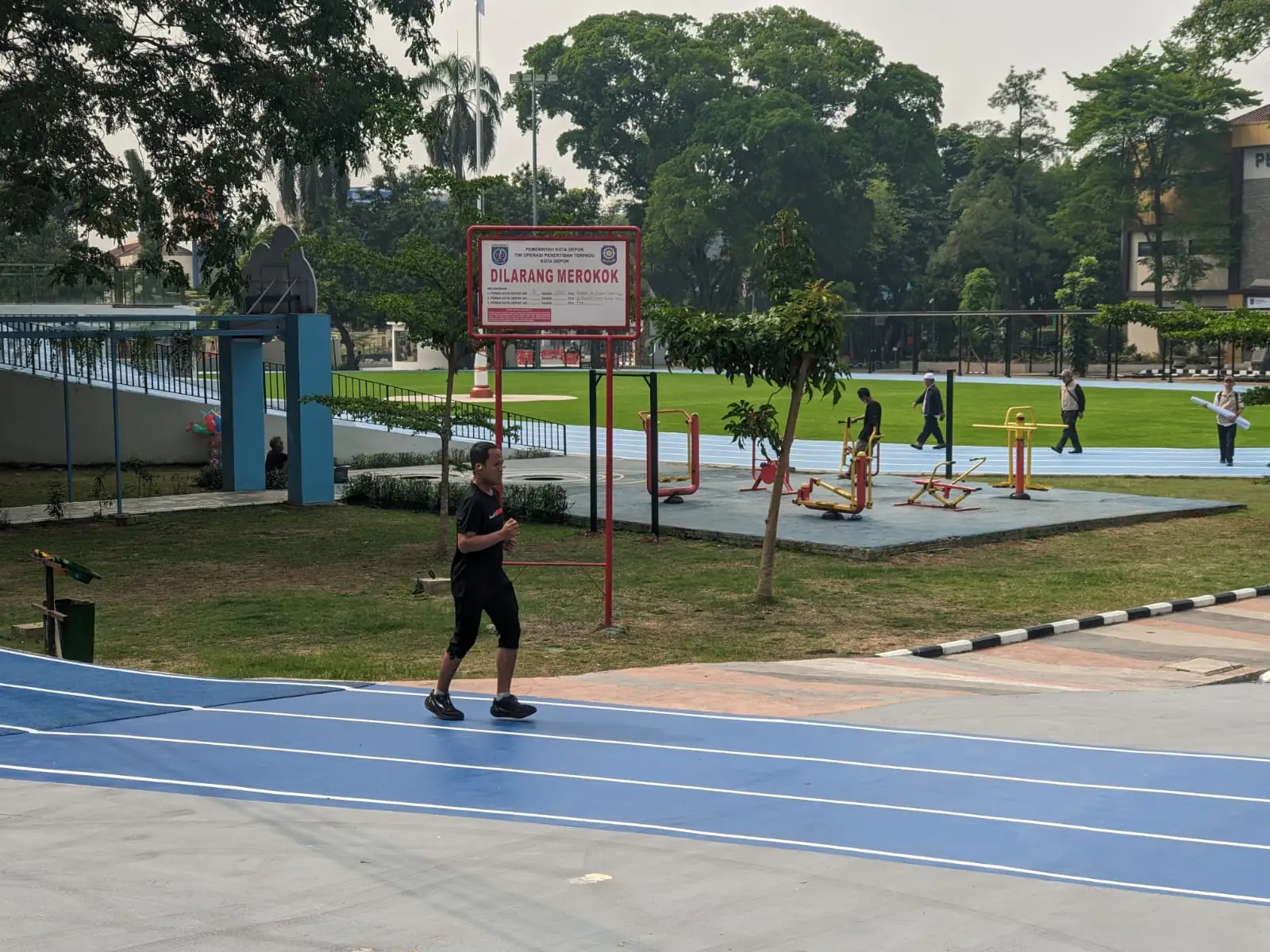 Kawasan DOS 3 yang digunakan masyarakat untuk beraktivitas. (Sumber foto: Diskominfo Depok)
