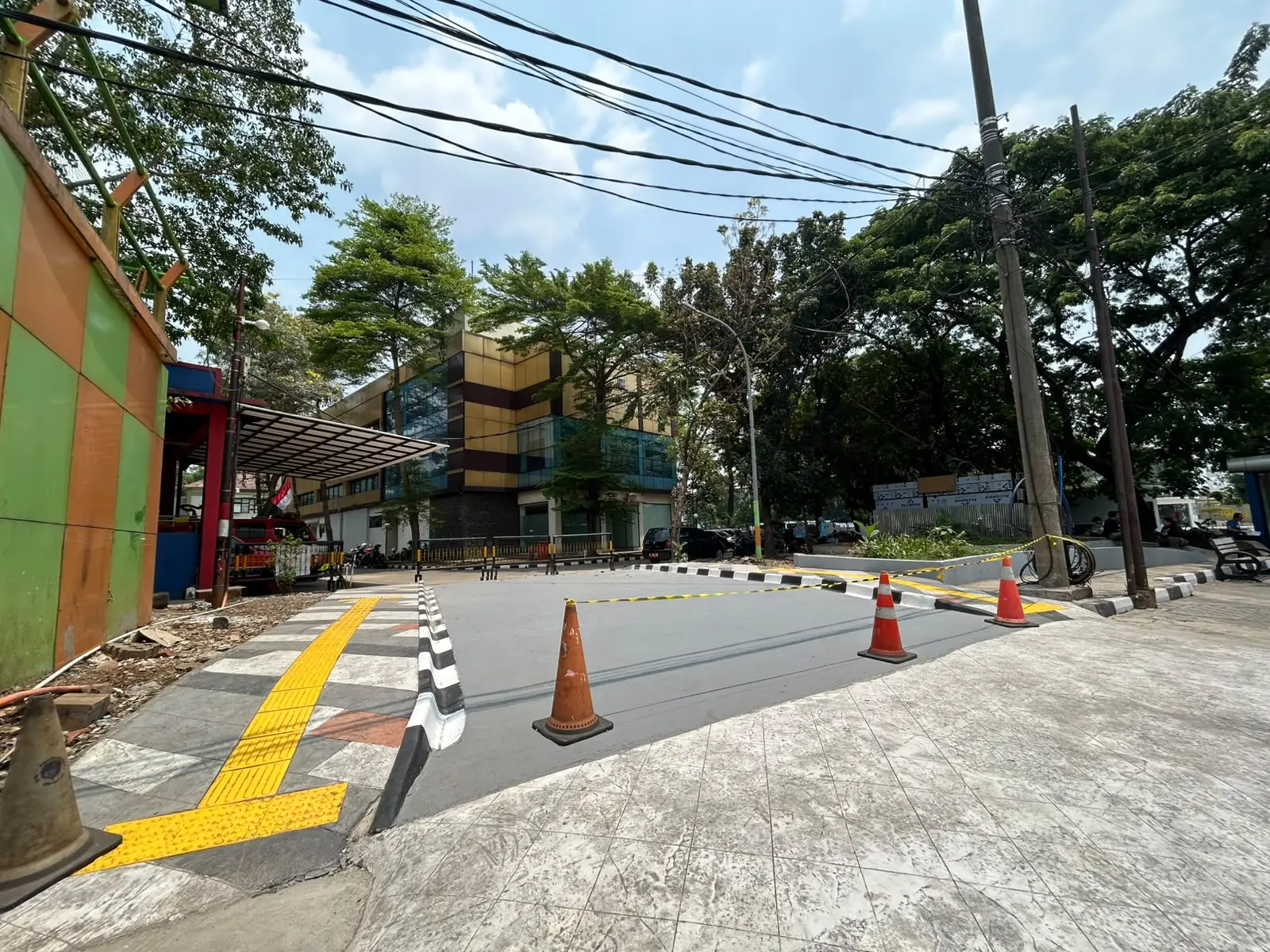 Akses masuk baru Balai Kota Depok yang terletak di dekat Jembatan Penyeberangan Orang (JPO), Margonda. (Foto: Diskominfo)