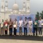 Wakil Wali Kota Depok, Chandra Rahmansyah (kelima dari kanan), hadir dalam acara Peluncuran Serambi Kuliner At-Thohir di halaman Masjid At-Thohir pada Sabtu (10/10/2026). (Foto: Siaran Depok/AN Rafi)