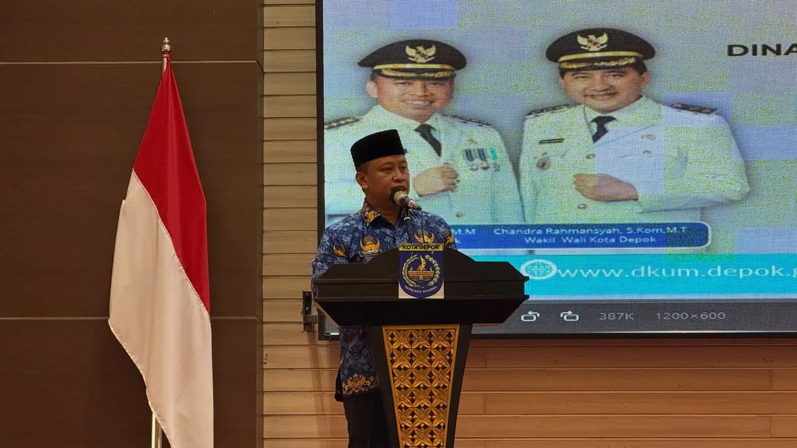 Sambutan diberikan oleh Wali Kota Depok, Supian Suri, saat membuka Rakor Monev dan Pola Kemitraan KKMP Kota Depok Tahun 2026 di Aula Lantai 10 Gedung Dibaleka, Kompleks Balai Kota Depok pada Rabu (28/10/26). (Foto: Diskominfo Depok)