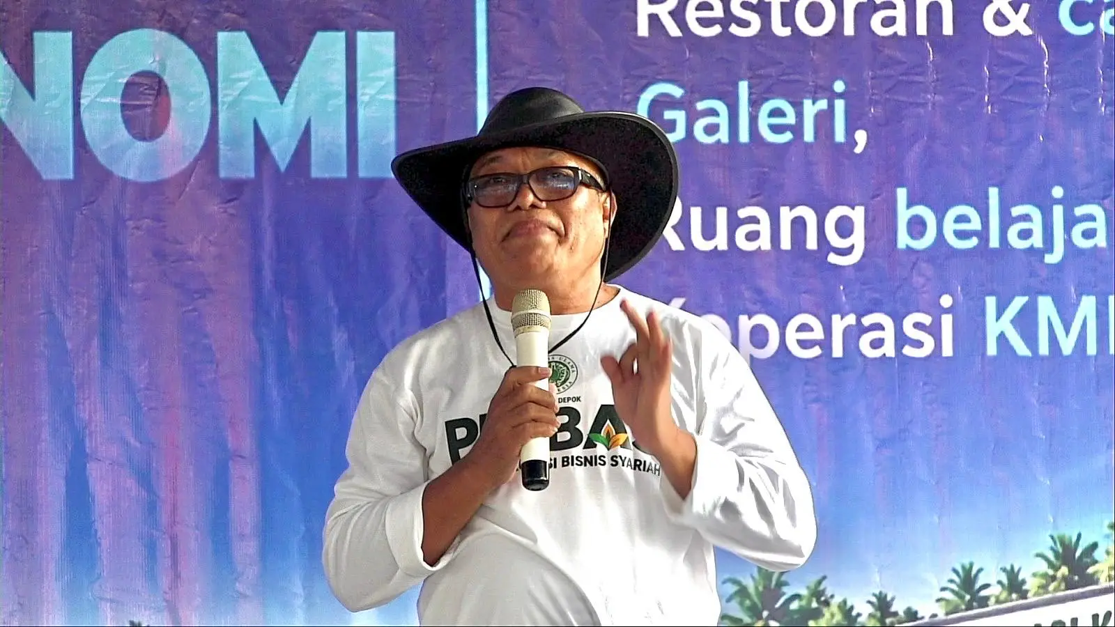 Direktur Utama Pinbas MUI Kota Depok, H. Acep Azhari. (Foto : Dokumentasi Narasumber)